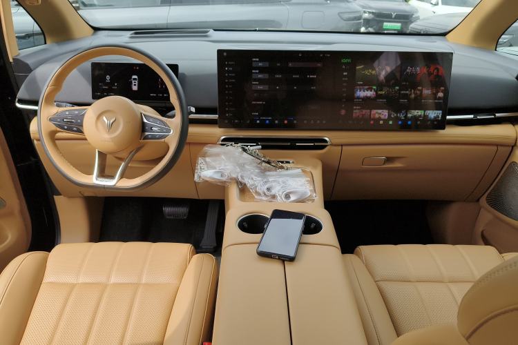 Used VOYAH Dream 2025 PHEV Four-Wheel Drive Prestige Kunpeng Edition Interior 5