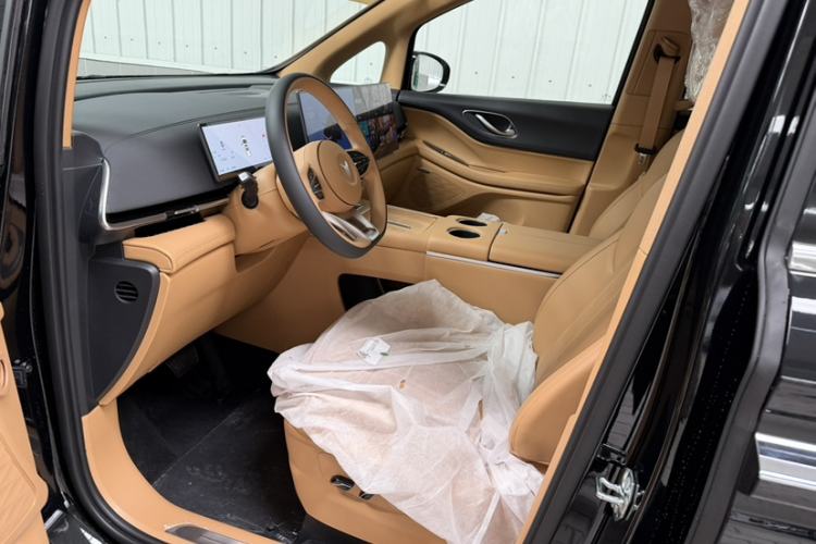 Used VOYAH Dream 2025 PHEV Four-Wheel Drive Excellence Kunpeng Edition Interior 5
