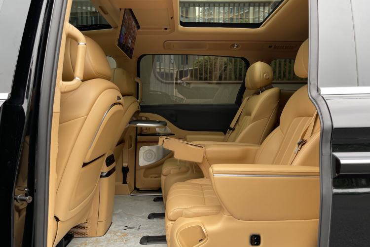 Used VOYAH Dream 2025 EV Four-Wheel Drive Prestige Kunpeng Edition Interior 5
