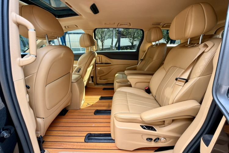 Used VOYAH Dream 2025 EV Long-range Century Edition Interior 5