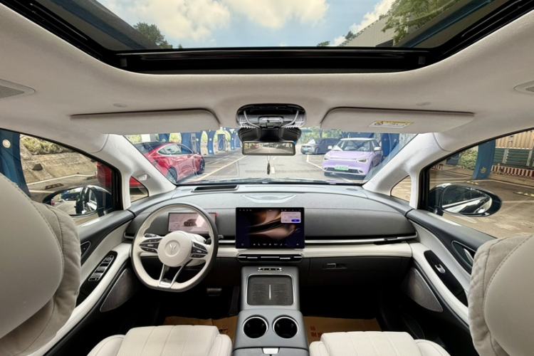 Used VOYAH Dream 2025 PHEV Four-Wheel Drive Prestige Qiankun Edition Interior 6