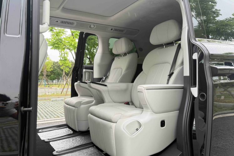 Used VOYAH Dream 2025 PHEV Four-Wheel Drive Prestige Qiankun Edition Interior 6