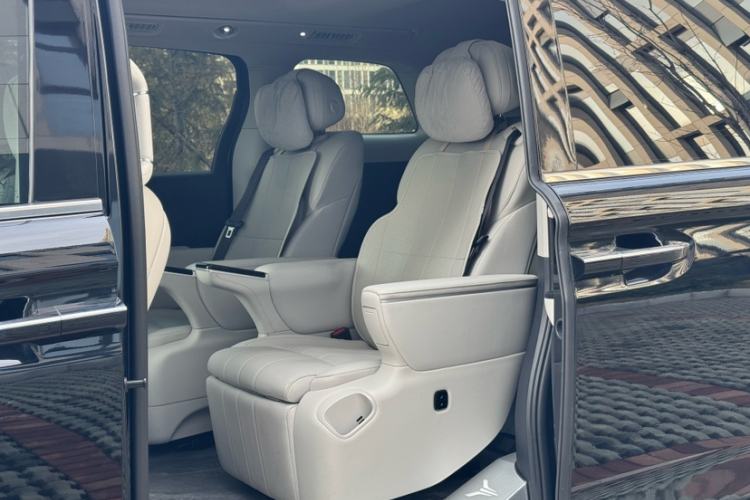 Used VOYAH Dream 2025 EV Four-Wheel Drive Prestige Kunpeng Edition Interior 6