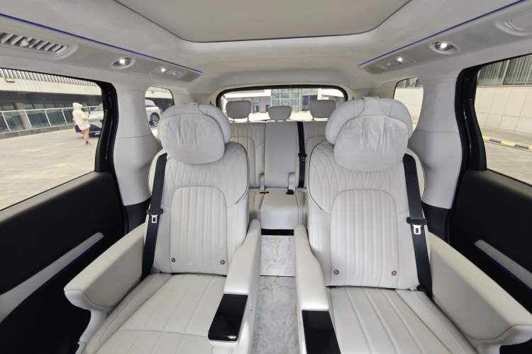 Used VOYAH Dream 2025 PHEV Four-Wheel-Drive Flagship Version – Qiankun Edition Interior 6