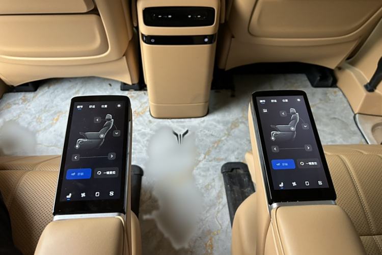 Used VOYAH Dream 2025 PHEV Four-Wheel Drive Prestige Kunpeng Edition Interior 6