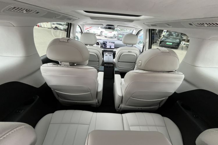 Used VOYAH Dream 2025 EV Four-Wheel-Drive Flagship Qiankun Version Interior 6
