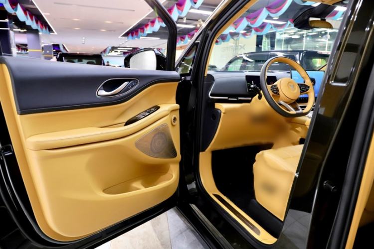 Used VOYAH Dream 2025 PHEV Four-Wheel-Drive Flagship Kunpeng Edition Interior 6
