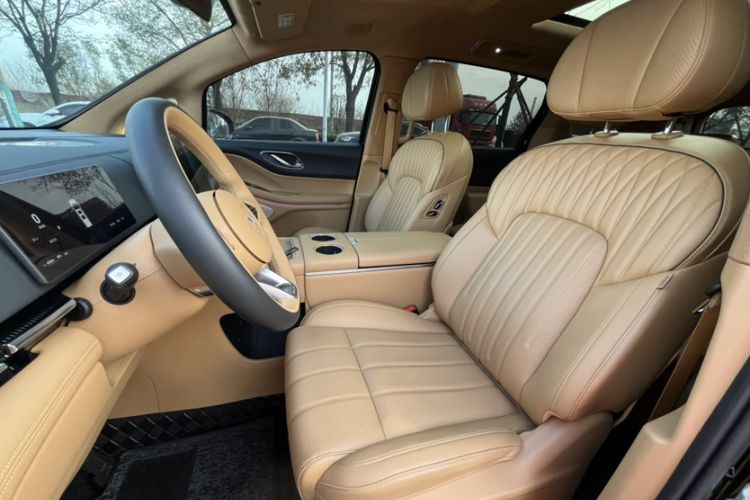 Used VOYAH Dream 2025 EV Four-Wheel Drive Flagship Kunpeng Edition Interior 6
