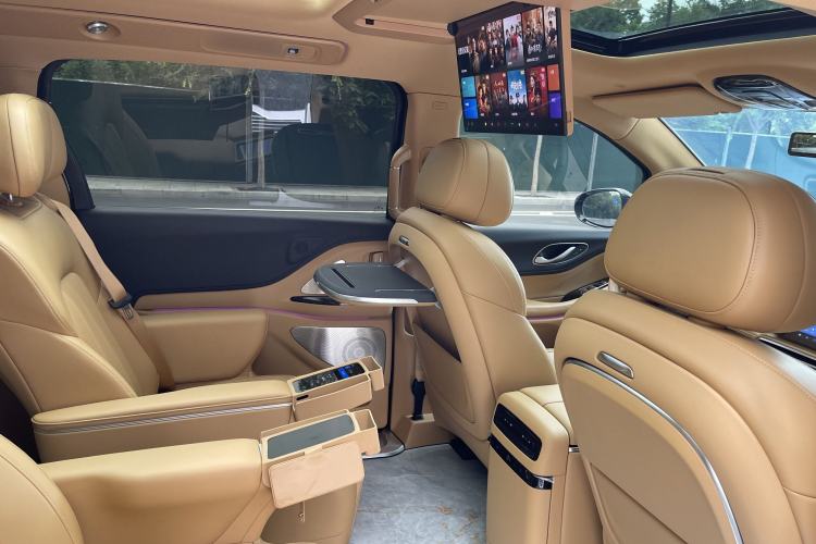 Used VOYAH Dream 2025 EV Four-Wheel Drive Prestige Kunpeng Edition Interior 6
