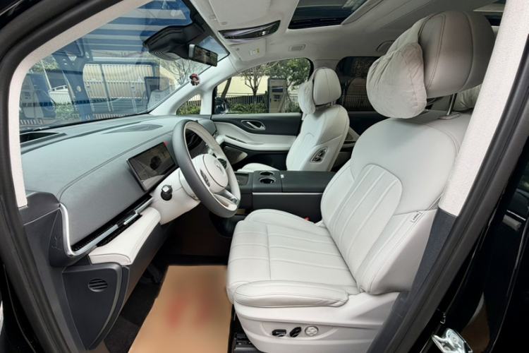 Used VOYAH Dream 2025 PHEV Four-Wheel Drive Prestige Qiankun Edition Interior 7