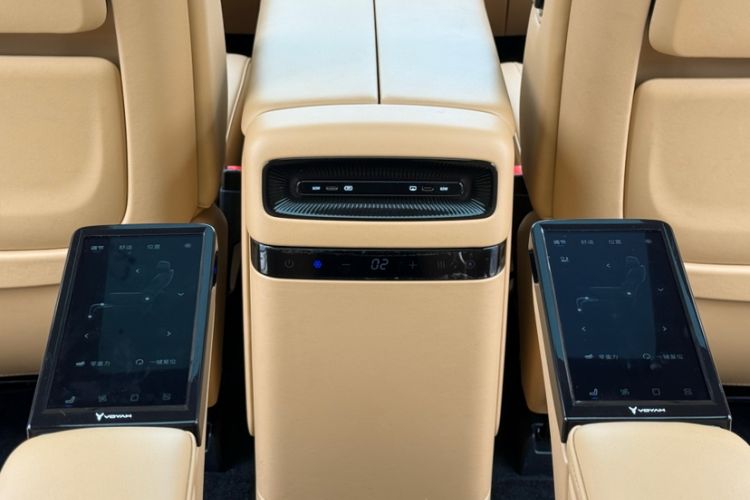 Used VOYAH Dream 2025 PHEV Four-Wheel-Drive Flagship Kunpeng Edition Interior 7