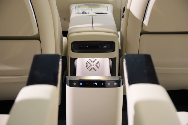 Used VOYAH Dream 2025 EV Four-Wheel Drive Flagship Kunpeng Edition Interior 7