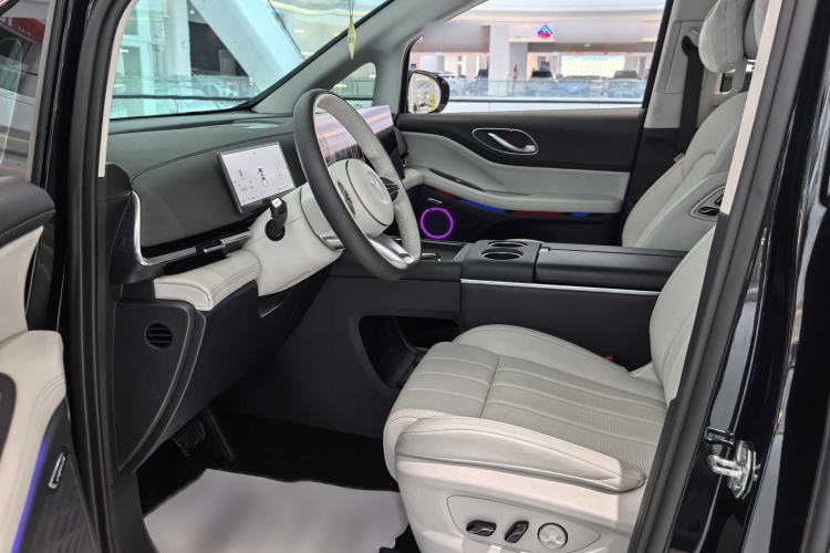 Used VOYAH Dream 2025 PHEV Four-Wheel Drive Excellence Kunpeng Edition Interior 7