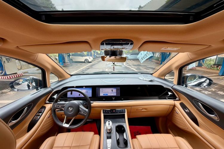 Used VOYAH Dream 2025 EV Long-range Century Edition Interior 7