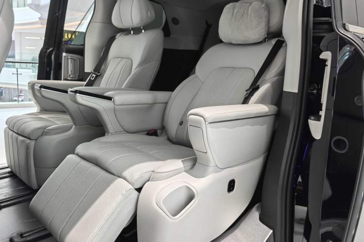 Used VOYAH Dream 2025 PHEV Four-Wheel Drive Excellence Kunpeng Edition Interior 7