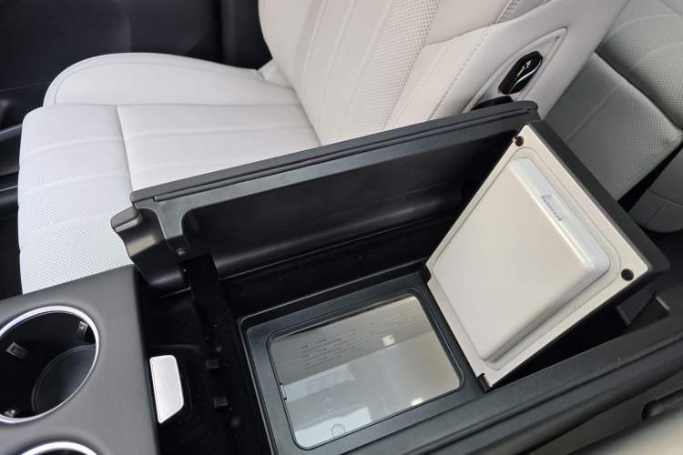Used VOYAH Dream 2025 PHEV Four-Wheel Drive Prestige Kunpeng Edition Interior 7
