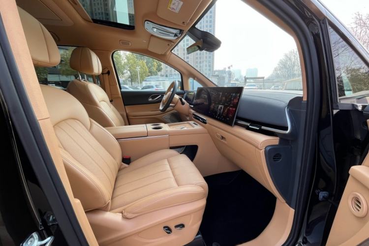 Used VOYAH Dream 2025 PHEV Four-Wheel-Drive Flagship Kunpeng Edition Interior 7