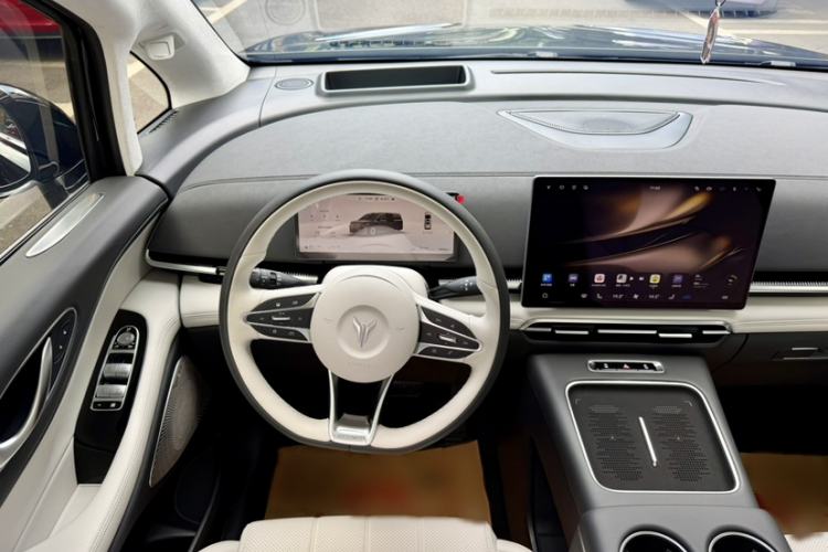 Used VOYAH Dream 2025 PHEV Four-Wheel Drive Prestige Qiankun Edition Interior 8