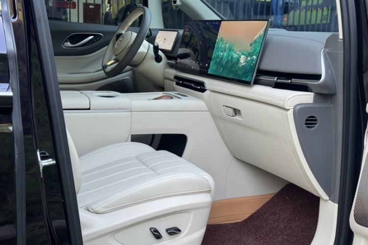 Used VOYAH Dream 2025 PHEV Four-Wheel Drive Prestige Kunpeng Edition Interior 8