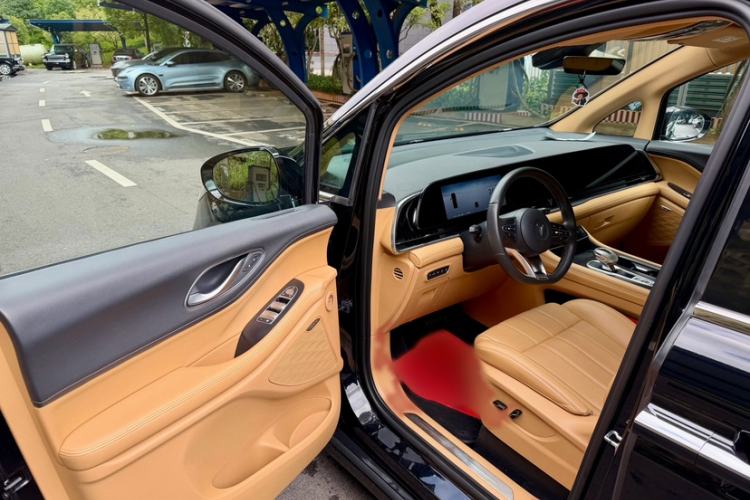 Used VOYAH Dream 2025 EV Long-range Century Edition Interior 8