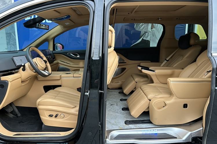 Used VOYAH Dream 2025 PHEV Four-Wheel Drive Prestige Kunpeng Edition Interior 8