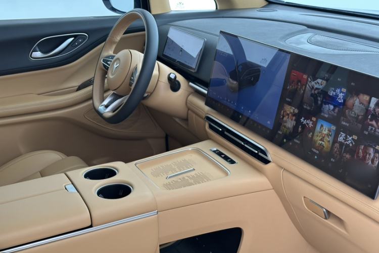 Used VOYAH Dream 2025 PHEV Four-Wheel Drive Excellence Kunpeng Edition Interior 8