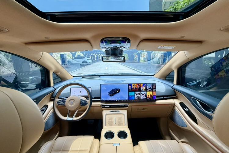 Used VOYAH Dream 2025 EV Four-Wheel Drive Prestige Kunpeng Edition Interior 8