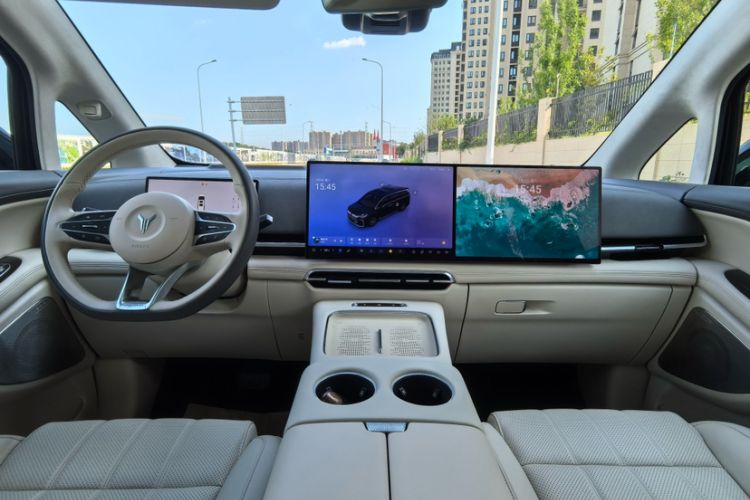 Used VOYAH Dream 2025 PHEV Four-Wheel-Drive Flagship Kunpeng Edition Interior 8