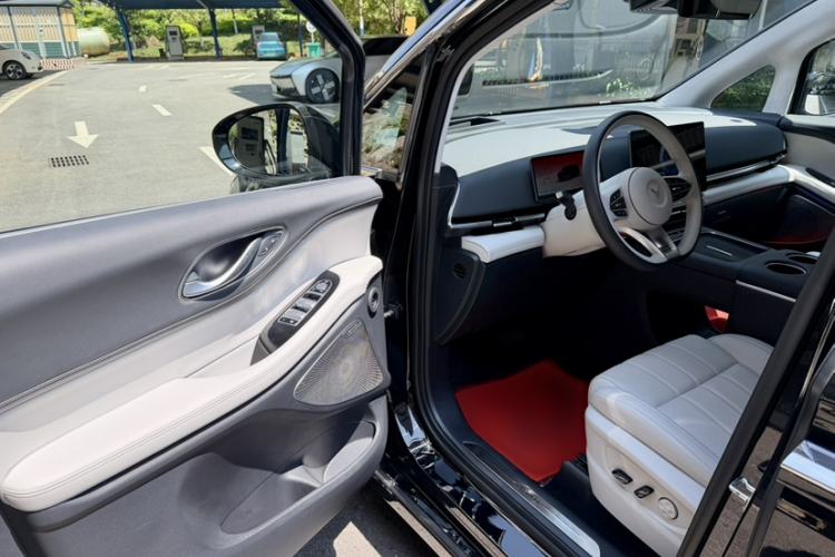 Used VOYAH Dream 2025 PHEV Four-Wheel Drive Prestige Qiankun Edition Interior 8