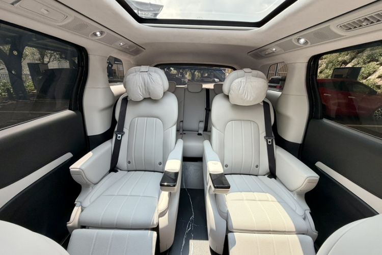 Used VOYAH Dream 2025 PHEV Four-Wheel Drive Prestige Qiankun Edition Interior 9