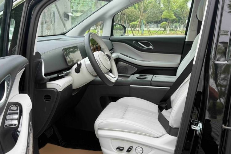 Used VOYAH Dream 2025 PHEV Four-Wheel Drive Prestige Qiankun Edition Interior 9