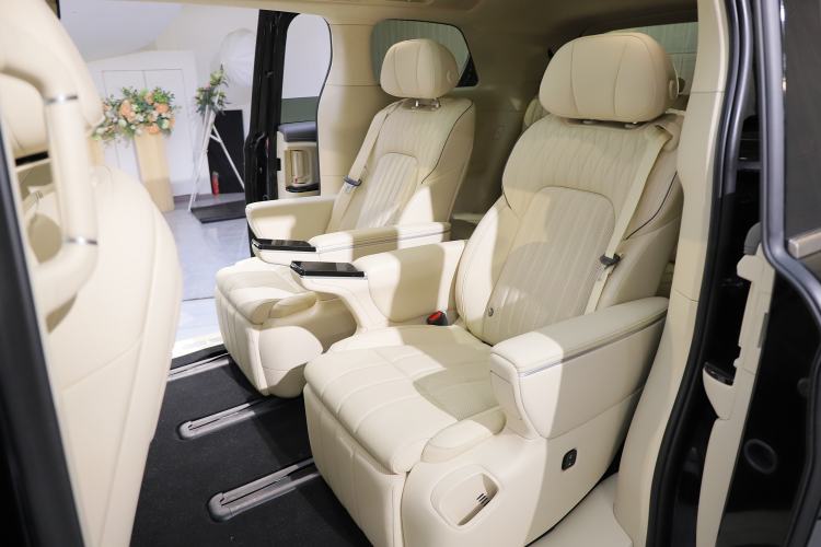 Used VOYAH Dream 2025 EV Four-Wheel Drive Flagship Kunpeng Edition Interior 9