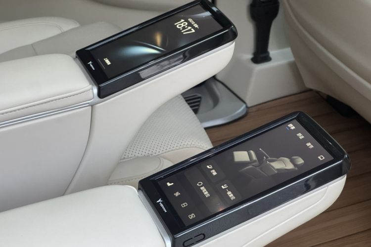 Used VOYAH Dream 2025 PHEV Four-Wheel Drive Prestige Kunpeng Edition Interior 9