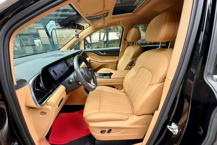 Used VOYAH Dream 2025 EV Long-range Century Edition Interior 9