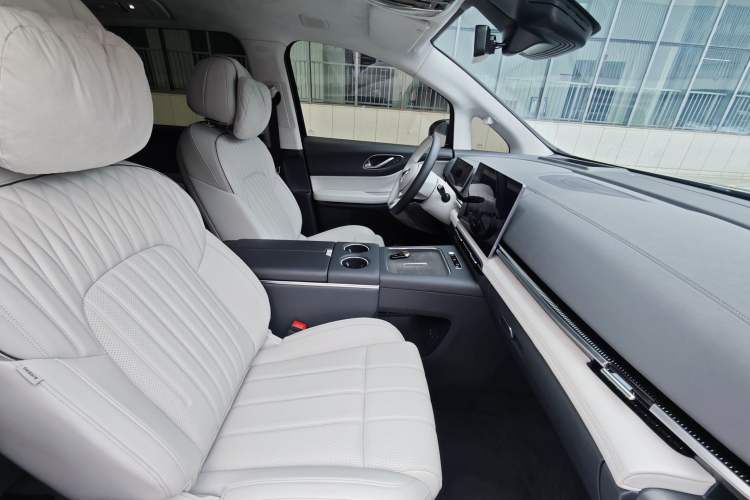 Used VOYAH Dream 2025 PHEV Four-Wheel-Drive Flagship Version – Qiankun Edition Interior 9