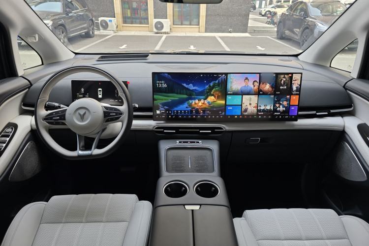 Used VOYAH Dream 2025 PHEV Four-Wheel Drive Prestige Kunpeng Edition Interior 9