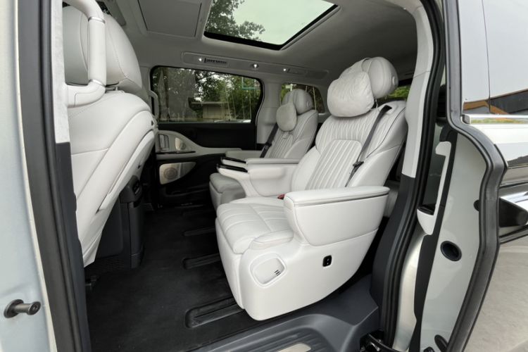 Used VOYAH Dream 2025 EV Four-Wheel-Drive Flagship Qiankun Version Interior 9