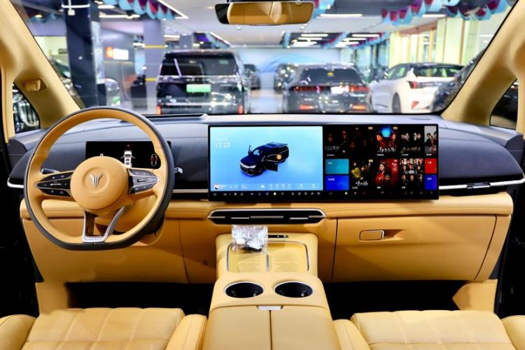 Used VOYAH Dream 2025 PHEV Four-Wheel-Drive Flagship Kunpeng Edition Interior 9