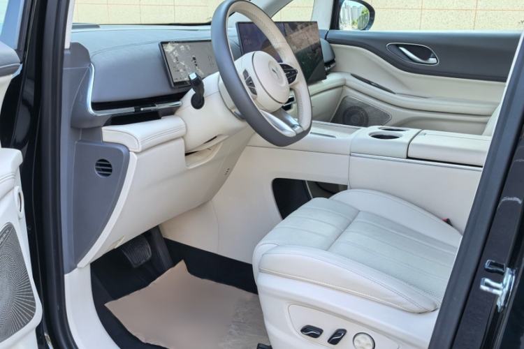Used VOYAH Dream 2025 PHEV Four-Wheel-Drive Flagship Kunpeng Edition Interior 9