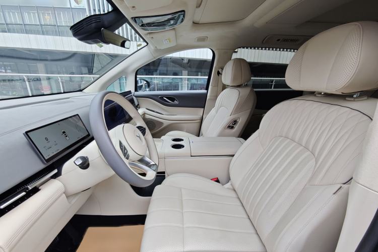 Used VOYAH Dream 2025 PHEV Four-Wheel Drive Prestige Kunpeng Edition Interior 9