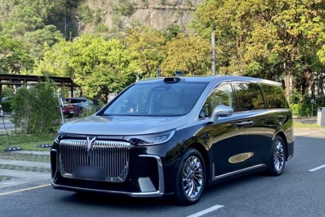Used VOYAH Dream 2025 EV Four-Wheel-Drive Flagship Qiankun Version