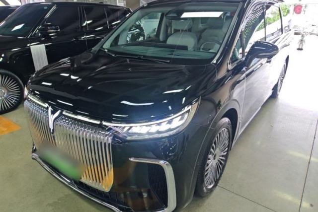 Used VOYAH Dream 2025 PHEV Four-Wheel Drive Prestige Kunpeng Edition