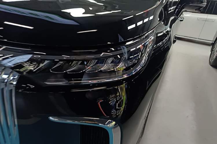 Used VOYAH Dream 2025 PHEV Four-Wheel-Drive Flagship Version – Qiankun Edition Left Front Headlight