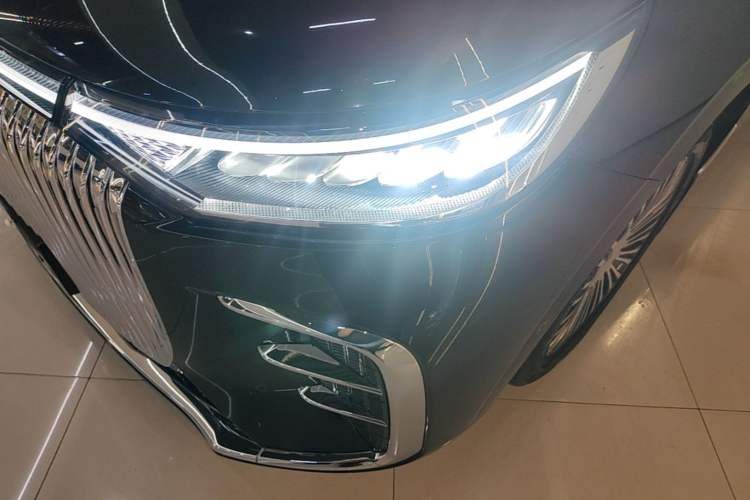 Used VOYAH Dream 2025 PHEV Four-Wheel Drive Excellence Kunpeng Edition Left Front Headlight