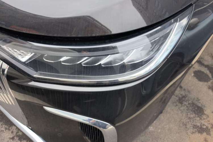 Used VOYAH Dream 2025 PHEV Four-Wheel-Drive Flagship Kunpeng Edition Left Front Headlight