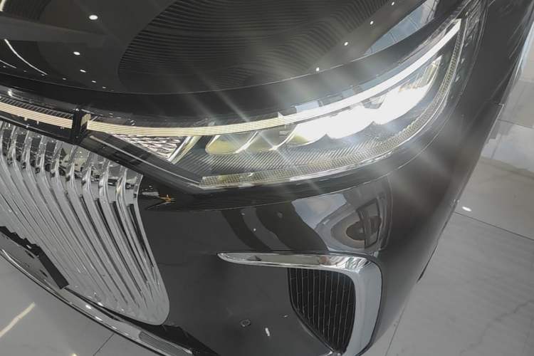 Used VOYAH Dream 2025 PHEV Four-Wheel-Drive Flagship Kunpeng Edition Left Front Headlight