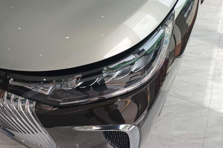 Used VOYAH Dream 2025 EV Four-Wheel-Drive Flagship Qiankun Version Left Front Headlight