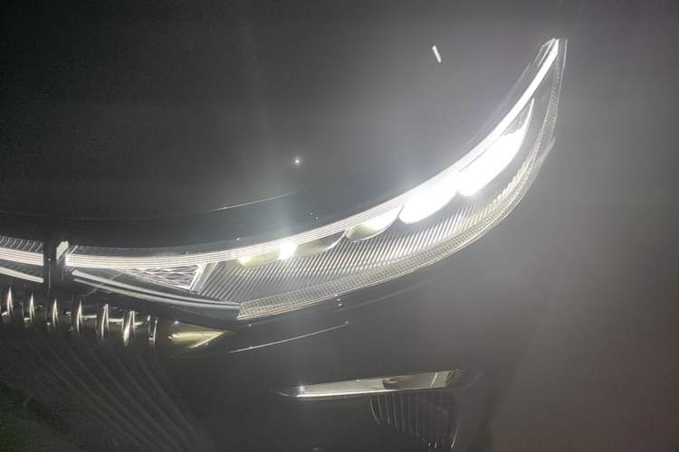Used VOYAH Dream 2025 PHEV Four-Wheel-Drive Flagship Kunpeng Edition Left Front Headlight