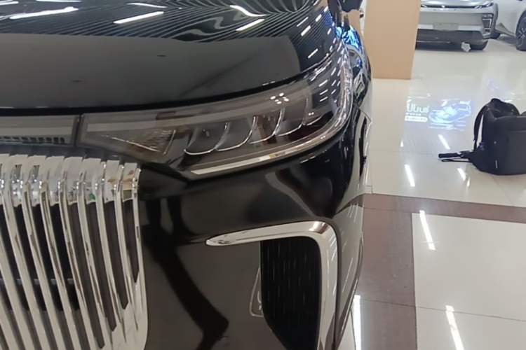 Used VOYAH Dream 2025 PHEV Four-Wheel-Drive Flagship Kunpeng Edition Left Front Headlight