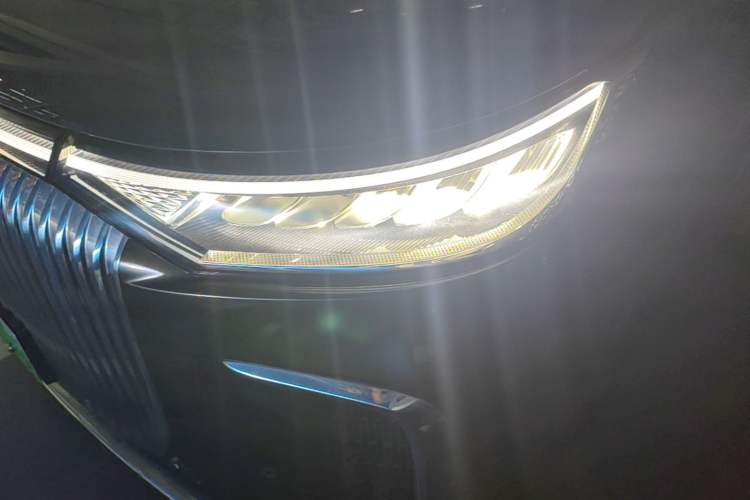 Used VOYAH Dream 2025 PHEV Four-Wheel Drive Prestige Kunpeng Edition Left Front Headlight
